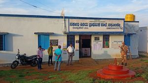 ಮೂಲಸೌಲಭ್ಯಗಳ ಕೊರತೆ: ಮತದಾನಕ್ಕೆ ಮುಂದೆ ಬಾರದ ಚಿಕ್ಕ ಎಲಚೆಟ್ಟಿ ಗ್ರಾಮಸ್ಥರು