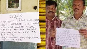  ನಾವ್‌ ಕರೆಂಟ್ ಬಿಲ್ ಕಟ್ಟಲ್ಲ, ಸರ್ಕಾರದ ಆದೇಶ ಪಾಲಿಸಿ: ಮಂಡ್ಯದಲ್ಲಿ ಮನೆಗಳ ಮೇಲೆ ನಾಮಫಲಕ