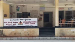 ಮದುವೆಯಾದ 8 ದಿನಕ್ಕೆ 10 ಲಕ್ಷಕ್ಕೆ ಡಿಮಾಂಡ್‌: ತಲಾಖ್ ನೀಡಿದ ಪತಿ ವಿರುದ್ಧ ಪೊಲೀಸ್ ಠಾಣೆ ಮೆಟ್ಟಿಲೇರಿದ ಪತ್ನಿ