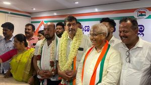  ಮಂಗಳೂರಿನಲ್ಲಿ 32 ವರ್ಷಗಳ ಕಾಲ RSSನಲ್ಲಿ‌ ಸೇವೆ ಸಲ್ಲಿಸಿದ್ದ ಸತೀಶ್ ಪ್ರಭು ಕಾಂಗ್ರೆಸ್‌ ಸೇರ್ಪಡೆ