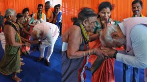  PM Narendra Modi: ಅಂಕೋಲಾದಲ್ಲಿ ಪದ್ಮಶ್ರೀ ಪುರಸ್ಕೃತರ ಆಶೀರ್ವಾದ ಪಡೆದ ಪ್ರಧಾನಿ ಮೋದಿ