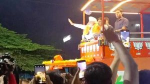 Narendra Modi Road Show: ಮೈಸೂರಿನಲ್ಲಿ ಮೋದಿಯತ್ತ ಎಸೆದ ಮೊಬೈಲ್ ವ್ಯಕ್ತಿಗೆ ವಾಪಸ್‌ 