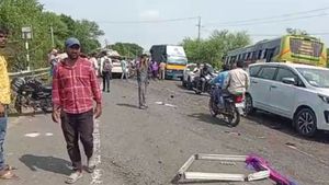 Accident in Mysuru: ಮೈಸೂರಿನಲ್ಲಿ ಭೀಕರ ರಸ್ತೆ ಅಪಘಾತ: ಮಗು ಸೇರಿ 10 ಮಂದಿ ದಾರುಣ ಸಾವು