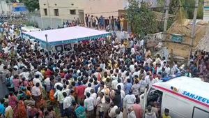  T Narasipura Accident: ಸಂಗನಕಲ್ಲು ಗ್ರಾಮದಲ್ಲಿ  9 ಮೃತದೇಹಗಳ ಸಾಮೂಹಿಕ ಅಂತ್ಯಕ್ರಿಯೆ, ಆಕ್ರಂದನ 