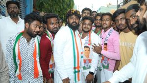  Pradeep Eshwar: ಗೆಲುವಿನ ಬೆನ್ನಲ್ಲೇ ಮನೆ ಮನೆಗೆ ಭೇಟಿ ನೀಡಿ ಜನರ ಕಷ್ಟ ಕೇಳುತ್ತಿರುವ ಪ್ರದೀಪ್ ಈಶ್ವರ್
