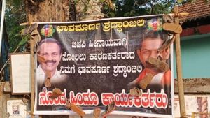  ಪುತ್ತೂರಿನಲ್ಲಿ ಕಟೀಲ್‌, ಸದಾನಂದ ಗೌಡ ಫೋಟೋಗಳಿಗೆ ಚಪ್ಪಲಿ ಹಾರ, ಫೋಟೋ ವೈರಲ್‌