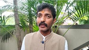 ECI Raid: ಚಿತ್ರದುರ್ಗ ಜೆಡಿಎಸ್ ಅಭ್ಯರ್ಥಿ ರಘು ಆಚಾರ್ ಮನೆಯಲ್ಲಿ 58 ಲಕ್ಷ ನಗದು ಜಪ್ತಿ