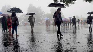Karnataka Rain: ರಾಜ್ಯದ ಈ ಜಿಲ್ಲೆಗಳಲ್ಲಿ ಕೆಲವೇ ಕ್ಷಣಗಳಲ್ಲಿ ಭಾರಿ ಮಳೆ ಮುನ್ಸೂಚನೆ, ಎಚ್ಚರಿಕೆ ಸಂದೇಶಗಳು ಇಲ್ಲಿವೆ ಗಮನಿಸಿ  