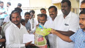 ಮುಂಗಾರು ಹಂಗಾಮು ಆರಂಭ, ರೈತರಿಗೆ ಬಿತ್ತನೆ ಬೀಜ ವಿತರಣೆ 