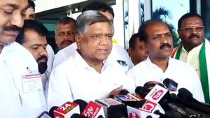 ಧಾರವಾಡ: ಕಾಂಗ್ರೆಸ್‌ಗೆ ನಾಯಕರ ಕೊರತೆ ನೀಗಿಸಿದ ಶೆಟ್ಟರ್, ಲೋಕಸಭಾ ತಯಾರಿಯಲ್ಲಿ ಮಾಜಿ ಸಿಎಂ?