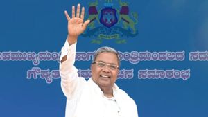 ಸರ್ಕಾರದ ವಿರುದ್ಧ ಟೀಕೆ, ಶಿಕ್ಷಕ ಅಮಾನತು; ಬಿಜೆಪಿ ಟ್ವೀಟ್‌ ಬಾಣ!