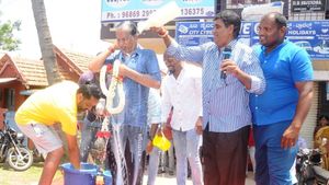  ಚಿಕ್ಕಮಗಳೂರಿನಲ್ಲಿ ಸಿ.ಟಿ.ರವಿ ಸೋತಿದ್ದಕ್ಕೆ ಭೋಜೇಗೌಡರಿಗೆ ಹಾಲಿನ ಅಭಿಷೇಕ ಜೆಡಿಎಸ್‌ ಕಾರ್ಯಕರ್ತರು