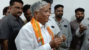 ಹೊರಗಿನ ಅಭ್ಯರ್ಥಿ ಮೂದಲಿಕೆಗೆ ಸೋಮಣ್ಣ ಠಕ್ಕರ್ : ಚಾಮರಾಜನಗರ ಮತದಾರರ ಪಟ್ಟಿಗೆ ಸೇರ್ಪಡೆ