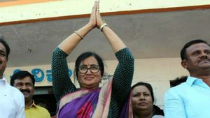  Sumalatha Ambarish: ಮಂಡ್ಯ ಕಾಂಗ್ರೆಸ್ ಕಾರ್ಯಕರ್ತರ ಕ್ಷಮೆ ಕೇಳಿದ ಸುಮಲತಾ ಅಂಬರೀಶ್; ಕಾರಣವೇನು?