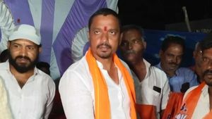 ಚುನಾವಣಾ ನೀತಿ ಸಂಹಿತೆ ಉಲ್ಲಂಘನೆ: ಕಂಪ್ಲಿ ಬಿಜೆಪಿ ಅಭ್ಯರ್ಥಿ ಸುರೇಶ್‌ ಬಾಬು ವಿರುದ್ಧ ಪ್ರಕರಣ ದಾಖಲು
