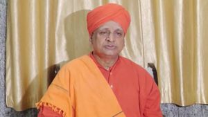  ವಿನಯ್ ಕುಲಕರ್ಣಿಗೆ ಡಿಸಿಎಂ ಪಟ್ಟ ನೀಡಿ: ಧಾರವಾಡದ ಮುರುಘಾಮಠ ಶ್ರೀಗಳ ಒತ್ತಾಯ