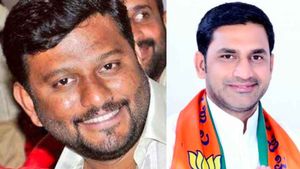 ಹಾಸನ: ಗೆಲುವು ಸಾಧಿಸಿದ ಸ್ವರೂಪ್.. 'ಭೇಷ್ ಭವಾನಿ' ಎನ್ನುತ್ತಿರುವ ಕಾರ್ಯಕರ್ತರು!