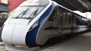  Vande Bharat Express: ಮೈಸೂರು-ಚೆನ್ನೈ ವಂದೇ ಭಾರತ್‌ ರೈಲಿನ ಮೇಲೆ ಕಲ್ಲು ತೂರಾಟ: 6 ತಿಂಗಳಲ್ಲಿ 64 ಕಿಟಕಿ ಗಾಜು ಪುಡಿಪುಡಿ