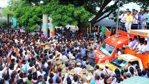 ವರುಣಾ-ಟಿ ನರಸೀಪುರದಲ್ಲಿ ಸಿಎಂ ಬೊಮ್ಮಾಯಿ ರೋಡ್ ಶೋ: ಜಡ್ಡುಗಟ್ಟಿದ ಆಡಳಿತ ಕೊನೆ ಮಾಡಿ