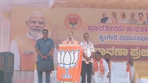 ಕಾಫಿನಾಡಿನಲ್ಲಿ ಯೋಗಿ ಆದಿತ್ಯನಾಥ್ ಮತ ಬೇಟೆ: ಕನ್ನಡದಲ್ಲೇ ಭಾಷಣ ಆರಂಭಿಸಿದ ಯುಪಿ ಸಿಎಂ