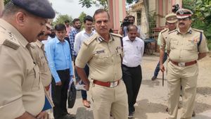 ಬೆಂಗಳೂರು-ಮೈಸೂರು ಎಕ್ಸ್‌ಪ್ರೆಸ್‌ ವೇನಲ್ಲಿ ಹೆಚ್ಚಿದ ಅಪಘಾತ: ಎಡಿಜಿಪಿ ಅಲೋಕ್ ಕುಮಾರ್ ಹೆದ್ದಾರಿ ಪರಿಶೀಲನೆ