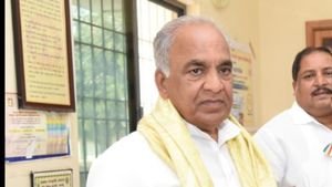 ರಾಯಚೂರಿಗೆ ವರ್ಗಾವಣೆಗಾಗಿ ಸಚಿವರು, ಶಾಸಕರ ಆಪ್ತರಿಗೆ ಅಧಿಕಾರಿಗಳ ಗಾಳ