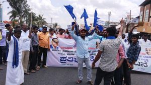ಬಿಜೆಪಿ ಶಾಸಕ ಎಂ.ಚಂದ್ರಪ್ಪ ವಿರುದ್ಧ ಪ್ರತಿಭಟನೆ: ಭಾವಚಿತ್ರಕ್ಕೆ ಚಪ್ಪಲಿ ಹಾರ
