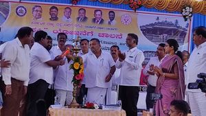  Shakti Yojana: ಉಚಿತ ಬಸ್ ಪ್ರಯಾಣಕ್ಕೆ ಸರ್ಕಾರ ಷರತ್ತು ವಿಧಿಸಿರುವುದು ಸರಿಯಲ್ಲ: ಶಾಮನೂರು ಶಿವಶಂಕರಪ್ಪ