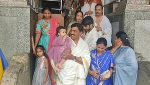  G.Janardhana Reddy: ಕುಟುಂಬ ಸಮೇತ ಧರ್ಮಸ್ಥಳಕ್ಕೆ ಭೇಟಿ ನೀಡಿದ ಗಾಲಿ ಜನಾರ್ದನ ರೆಡ್ಡಿ