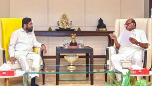 ಮಹಾರಾಷ್ಟ್ರ ರಾಜಕೀಯದಲ್ಲಿ ಸಂಚಲನ: ಏಕನಾಥ್ ಶಿಂಧೆ ಭೇಟಿ ಮಾಡಿದ ಶರದ್ ಪವಾರ್, ಇದು ವೈಯಕ್ತಿಕ ಎಂದ ಬಿಜೆಪಿ