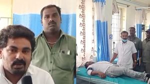  ಅರಕಲಗೂಡು: ಕರೆಂಟ್‌ ಬಿಲ್‌ ಕಟ್ಟಿ ಎಂದಿದ್ದಕ್ಕೆ ಸೆಸ್ಕಾಂ ಸಿಬ್ಬಂದಿಗೆ ಹಿಗ್ಗಾಮುಗ್ಗಾ ಥಳಿಸಿದ್ರು