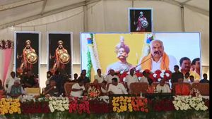  ಹಾಸನ: ನಾಡಪ್ರಭು ಕೆಂಪೇಗೌಡ ಜಯಂತಿ ಕಾರ್ಯಕ್ರಮದಿಂದ ದೂರ ಉಳಿದ ಎಚ್‌.ಡಿ.ರೇವಣ್ಣ ಕುಟುಂಬ, ಏಕೆ?