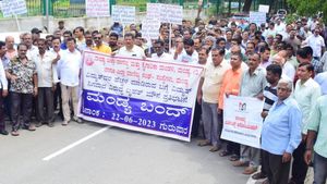 ವಿದ್ಯುತ್ ದರ ಹೆಚ್ಚಳ: ಸಕ್ಕರೆ ನಾಡಿನಲ್ಲಿ ರಾಜ್ಯ ಸರ್ಕಾರದ ವಿರುದ್ಧ ವಾಣಿಜ್ಯೋದ್ಯಮಿಗಳ 