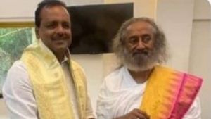 ಶಾಸಕರ ತರಬೇತಿಗೆ ವೀರೇಂದ್ರ ಹೆಗ್ಗಡೆ, ರವಿಶಂಕರ್ ಗುರೂಜಿಗೆ ಆಹ್ವಾನ-ಎಸ್‌ಡಿಪಿಐ ಕೆಂಡಾಮಂಡಲ
