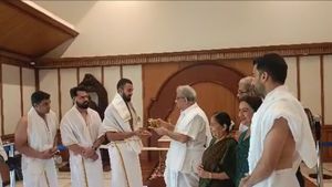  ಧರ್ಮಸ್ಥಳಕ್ಕೆ ಭೇಟಿ ನೀಡಿದ ಕ್ರಿಕೇಟಿಗ ಕೆ.ಎಲ್.ರಾಹುಲ್‌ಗೆ ವೀರೇಂದ್ರ ಹೆಗ್ಗಡೆ ಕೊಟ್ಟ ಕಾಣಿಕೆ ಏನು ಗೊತ್ತಾ?