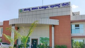 ಮಂಡ್ಯ ಹಾಲು ಒಕ್ಕೂಟದಿಂದ ರೈತರಿಗೆ ಬಿಗ್ ಶಾಕ್:ಖರೀದಿ ಹಾಲಿನ ದರ ಕಡಿತ