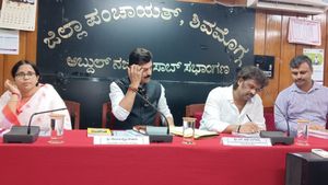 ಶಿವಮೊಗ್ಗ; ಸಚಿವ ಮಧು ಬಂಗಾರಪ್ಪ ಮೊದಲ ಸಭೆ, ಅಧಿಕಾರಿಗಳಿಗೆ ಸೂಚನೆಗಳು 