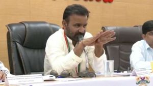  ಟೇಬಲ್ ಕೆಳಗೂ, ಟೇಬಲ್ ಮೇಲಿನ ವ್ಯವಹಾರ ಬಿಟ್ಟುಬಿಡಿ: ಅಧಿಕಾರಿಗಳಿಗೆ ಸಂತೋಷ್‌ ಲಾಡ್ ಖಡಕ್ ಎಚ್ಚರಿಕೆ