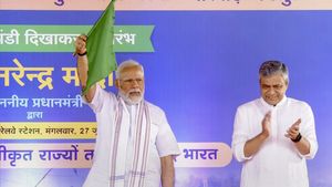 ಧಾರವಾಡ ಬೆಂಗಳೂರು ಸೇರಿದಂತೆ ಏಕಕಾಲಕ್ಕೆ 5 ವಂದೇ ಭಾರತ್‌ ರೈಲುಗಳಿಗೆ ಪ್ರಧಾನಿ ಮೋದಿ ಚಾಲನೆ 