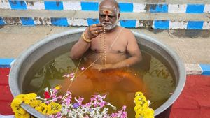 ಕೈಕೊಟ್ಟ ಮುಂಗಾರು ಮಳೆ: ಕೆಆರ್‌ಎಸ್ ಜಲಾಶಯದ ಕಾವೇರಿ ಪ್ರತಿಮೆ ಬಳಿ ಪರ್ಜನ್ಯ ಹೋಮ