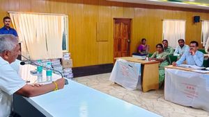 ಮಂದಗತಿಯಲ್ಲಿ ಕೆರೆ ತುಂಬಿಸುವ ಯೋಜನೆ: ಅಧಿಕಾರಿಗಳಿಗೆ ಸಚಿವ ಕೆ.ವೆಂಕಟೇಶ್ ತರಾಟೆ