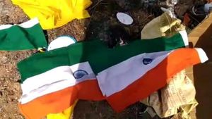  ಚಳ್ಳಕೆರೆ: ಖಾಸಗಿ ಶಾಲೆಯಲ್ಲಿ ರಾಷ್ಟ್ರ ಧ್ವಜಕ್ಕೆ ಅವಮಾನ, ಸಾರ್ವಜನಿಕರ ಆಕ್ರೋಶ