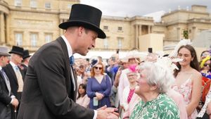 ಬೀದಿಗಳಲ್ಲಿ ನರಳುತ್ತಿರುವ ನಿರಾಶ್ರಿತರ ಬೆನ್ನಿಗೆ ನಿಂತ ರಾಜಕುಮಾರ!