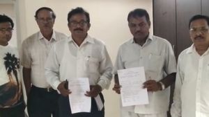 ಶಿಕ್ಷಕನ ಮೇಲೆ ಕಾರ್ಯದರ್ಶಿ ಹಲ್ಲೆ ಆರೋಪ: ಹೋರಾಟದ ಎಚ್ಚರಿಕೆ ನೀಡಿದ ನೌಕರರ ಸಂಘಟನೆ