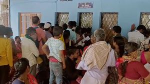  ಧಾರವಾಡ ಜಿಲ್ಲಾಸ್ಪತ್ರೆಯಲ್ಲಿ ಸರ್ವರ್ ಸಮಸ್ಯೆ, ರೋಚಿಗೆದ್ದ ಜನ ಮಾಡಿದ್ದೇನು ಗೊತ್ತಾ?, ಇಲ್ಲಿದೆ ವಿವರ