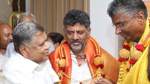 ಹುಬ್ಬಳ್ಳಿ ಧಾರವಾಡ ಪಾಲಿಕೆ ಅಧಿಕಾರಕ್ಕಾಗಿ ಕೈ ಸರ್ಕಸ್‌: ಜಗದೀಶ್‌ ಶೆಟ್ಟರ್‌ ಹೆಗಲಿಗೆ ಬಿಗ್‌ ಟಾಸ್ಕ್‌
