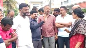  ಹಾಸನ: ಸುಮ್ನೆ ಬಂದು ಹೋಗೋದಲ್ಲ.. ಸಮಸ್ಯೆ ಬಗೆಹರಿಸಿ ಸ್ವಾಮಿ: ಶಾಸಕ ಸ್ವರೂಪ್‌ ಪ್ರಕಾಶ್‌ಗೆ ಮಹಿಳೆ ಕ್ಲಾಸ್‌