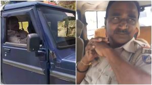  ನಮ್ಮಿಂದ ತಪ್ಪಾಯ್ತು ಬಿಟ್‌ಬಿಡಿ: ಲಂಚ ಪಡೆಯುವಾಗ ಸಿಕ್ಕಿಬಿದ್ದು ಅಂಗಲಾಚಿದ ಪೊಲೀಸರು