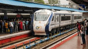  Vande Bharat Express: ಬೆಂಗಳೂರು- ಧಾರವಾಡ ನಡುವೆ ಪ್ರಾಯೋಗಿಕ ಚಾಲನೆ ಶೀಘ್ರ- ಸಮಯ, ನಿಲುಗಡೆ, ವಿವರ ತಿಳಿಯಿರಿ