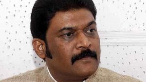  ಬಿಡಿಸಿಸಿ ಬ್ಯಾಂಕ್‌ನ ಅಧ್ಯಕ್ಷ ಸ್ಥಾನಕ್ಕೆ ಆನಂದ್ ಸಿಂಗ್ ದಿಢೀರ್‌ ರಾಜೀನಾಮೆ, ಅಭಿಮಾನಿಗಳು ಹೇಳಿದ್ದೇನು?